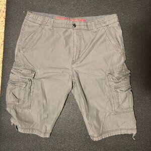 Union Bay cargo shorts size 40
